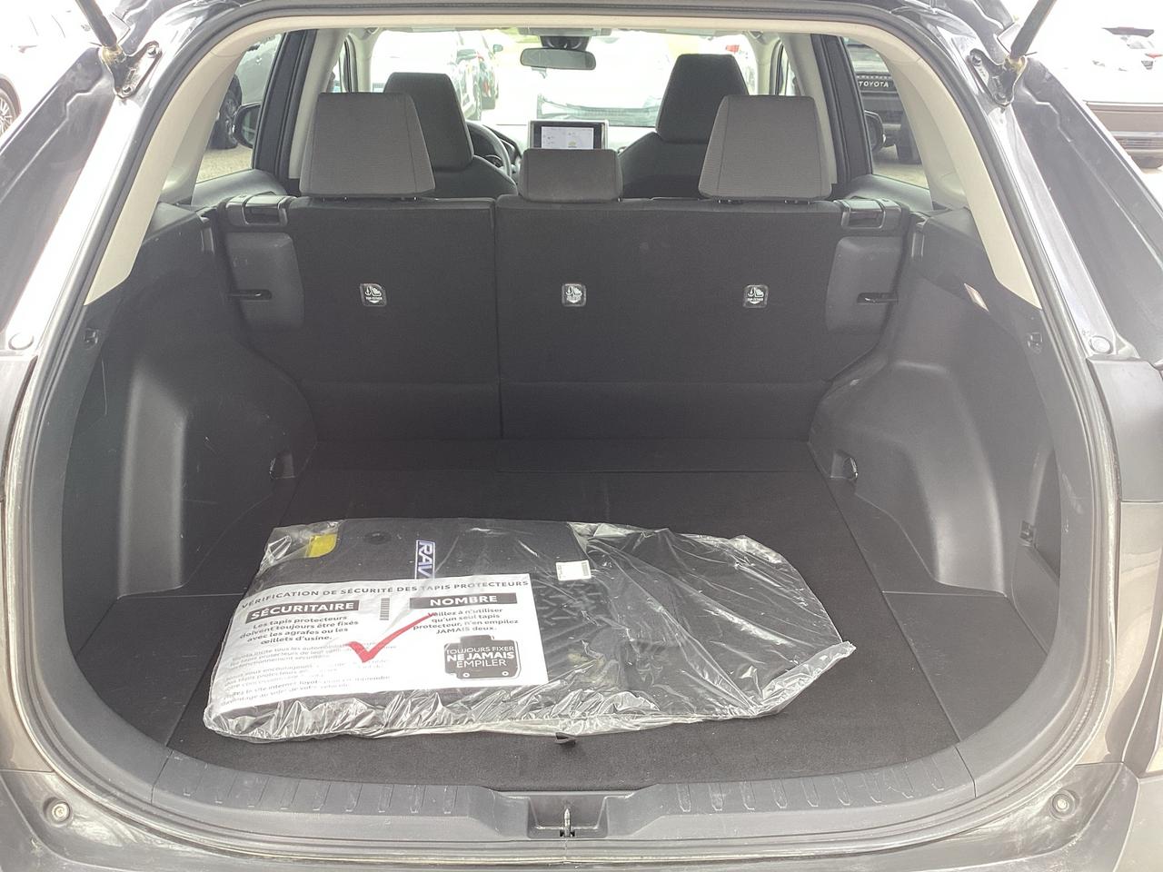 2024 Toyota RAV4 LE AWD Photo4