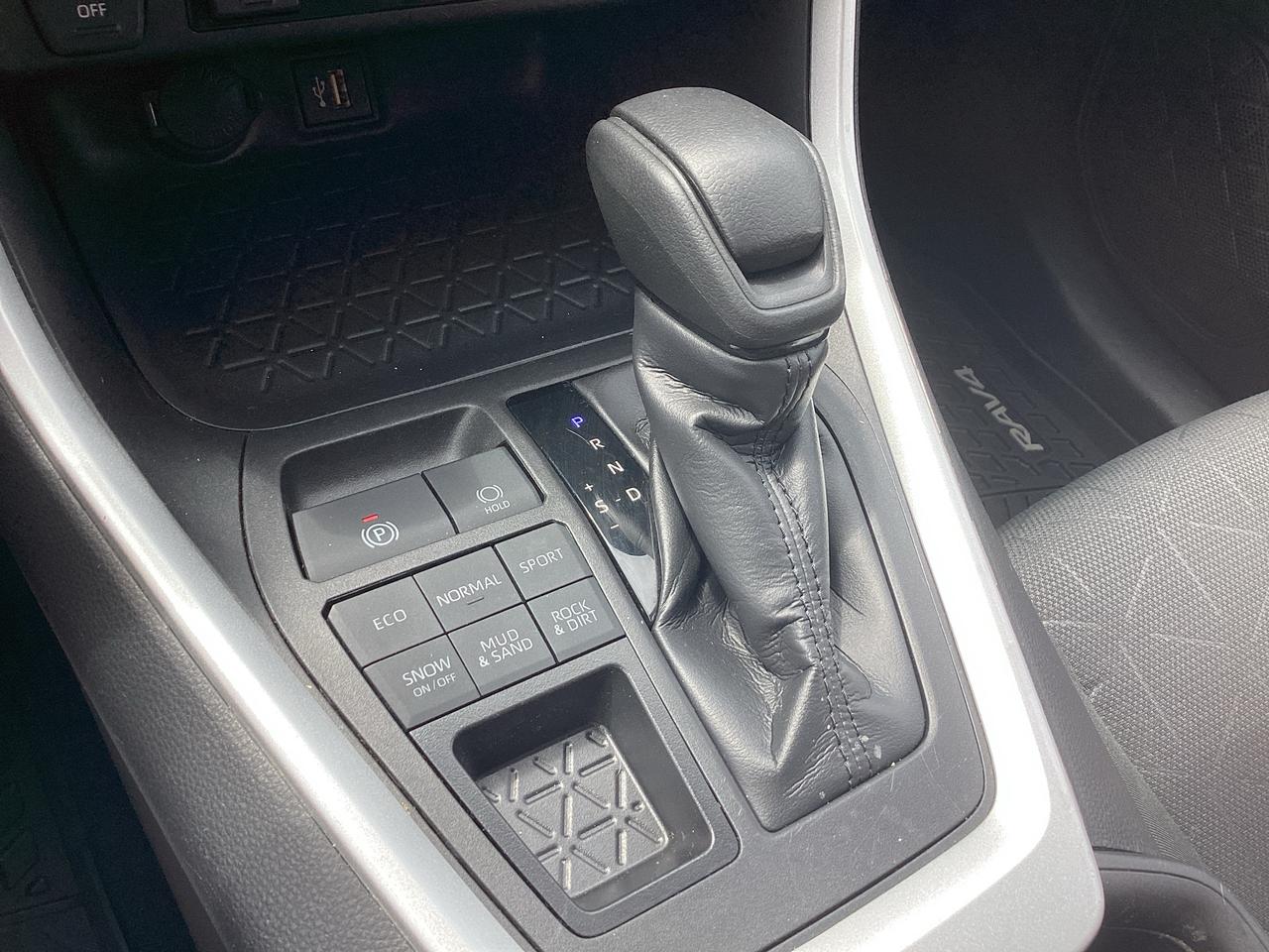 2024 Toyota RAV4 LE AWD Photo