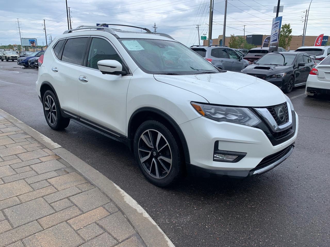 2017 Nissan Rogue SL Platinum 4dr All-wheel Drive Photo2