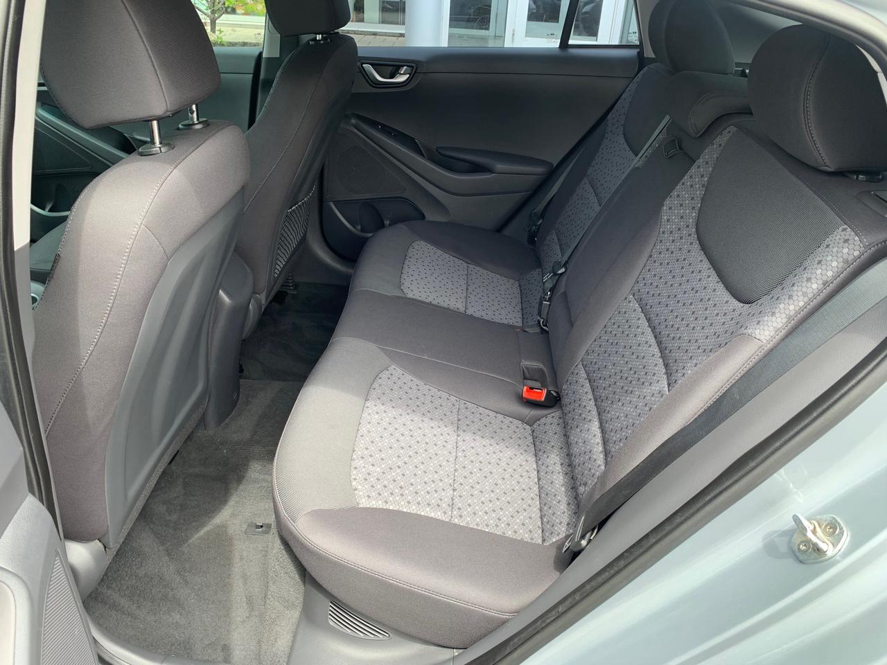 2017 Hyundai Ioniq Hybrid SE 4dr Hatchback Photo