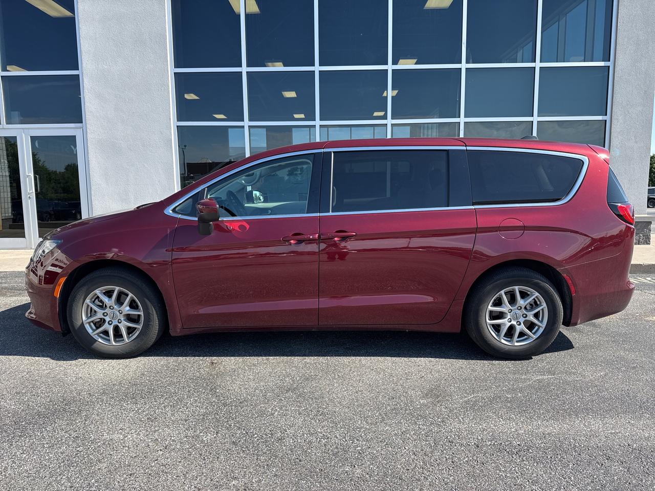 2023 Chrysler Grand Caravan SXT Photo