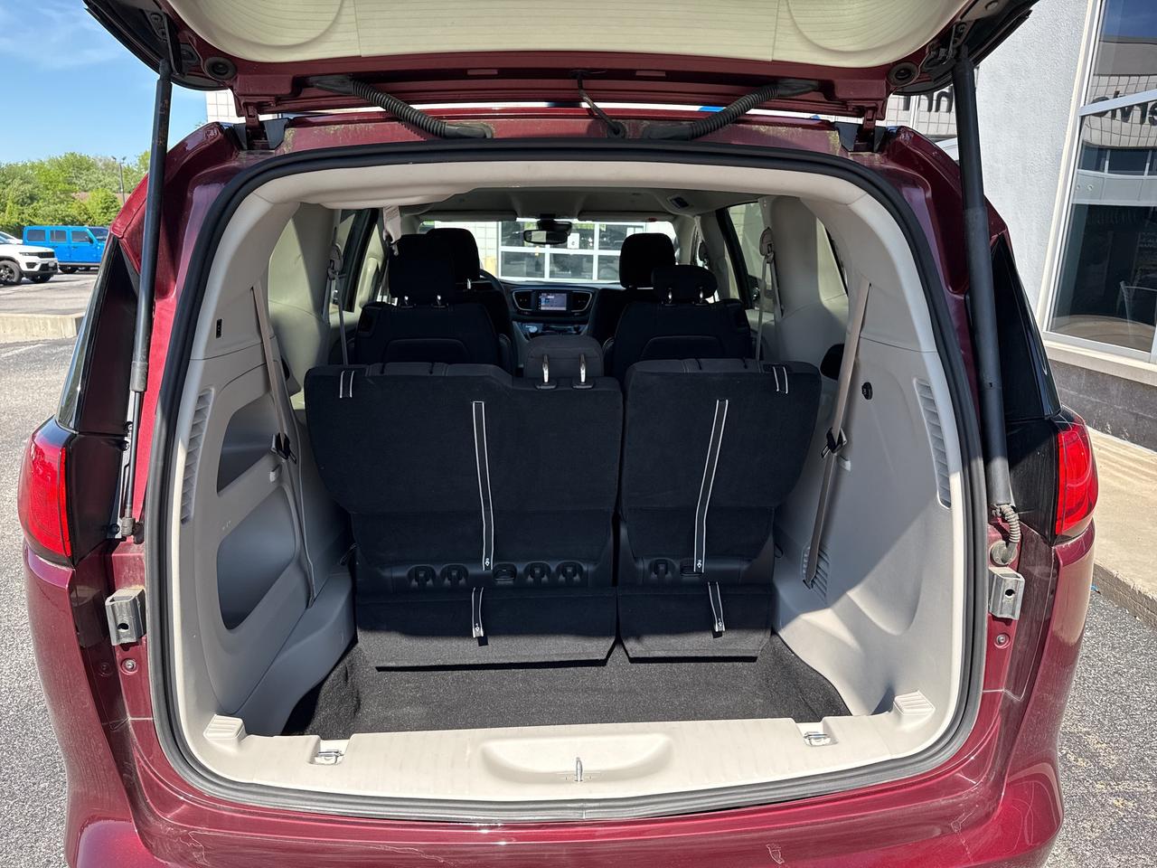 2023 Chrysler Grand Caravan SXT Photo