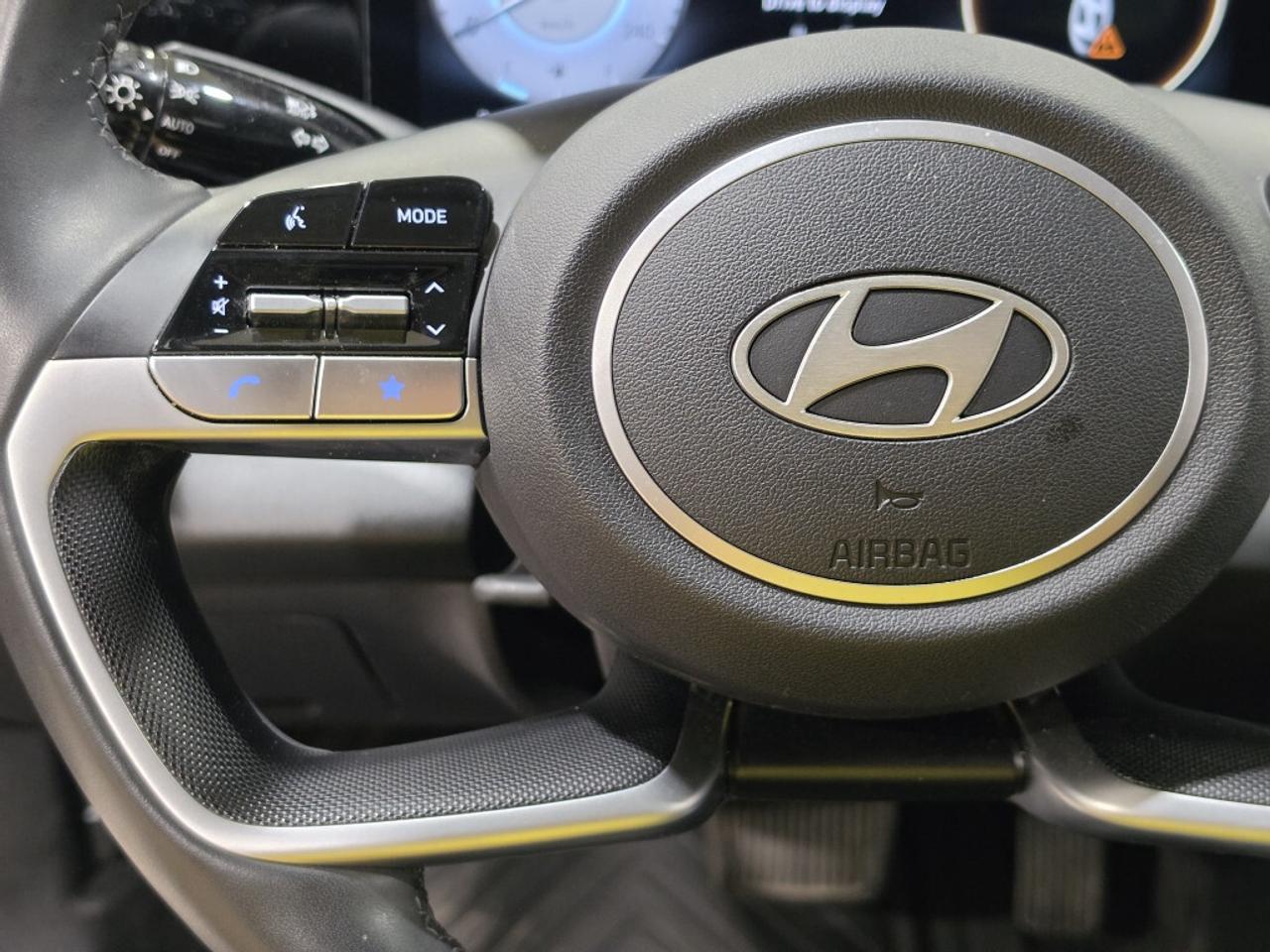 2025 Hyundai Elantra PREFERRED W/TECH NO ACCIDENT ONE OWNER ONTARIO VEH Photo