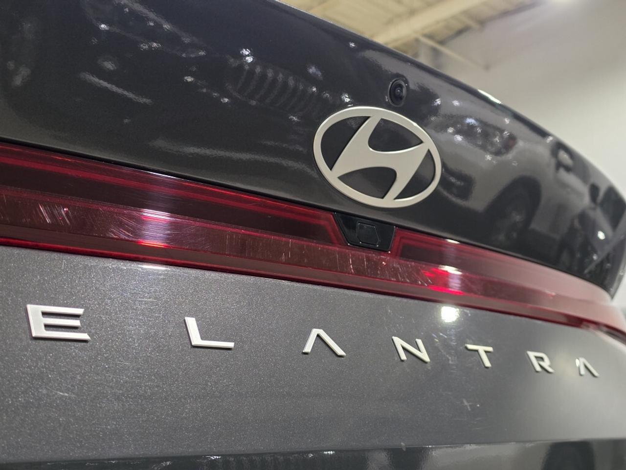 2025 Hyundai Elantra PREFERRED W/TECH NO ACCIDENT ONE OWNER ONTARIO VEH Photo