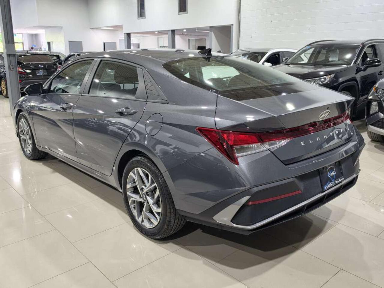 2025 Hyundai Elantra PREFERRED W/TECH NO ACCIDENT ONE OWNER ONTARIO VEHICLE Photo4