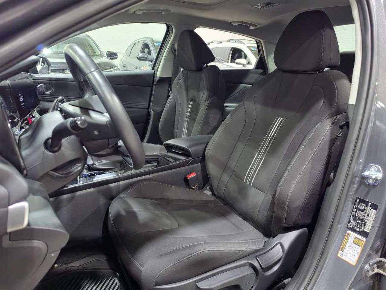 2025 Hyundai Elantra PREFERRED W/TECH NO ACCIDENT ONE OWNER ONTARIO VEHICLE Photo