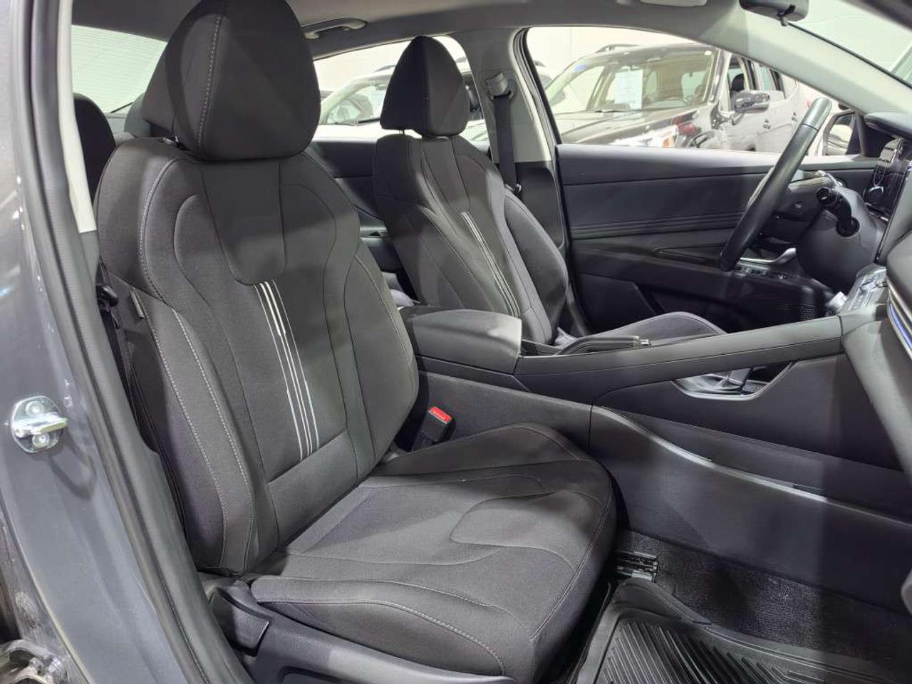 2025 Hyundai Elantra PREFERRED W/TECH NO ACCIDENT ONE OWNER ONTARIO VEHICLE Photo