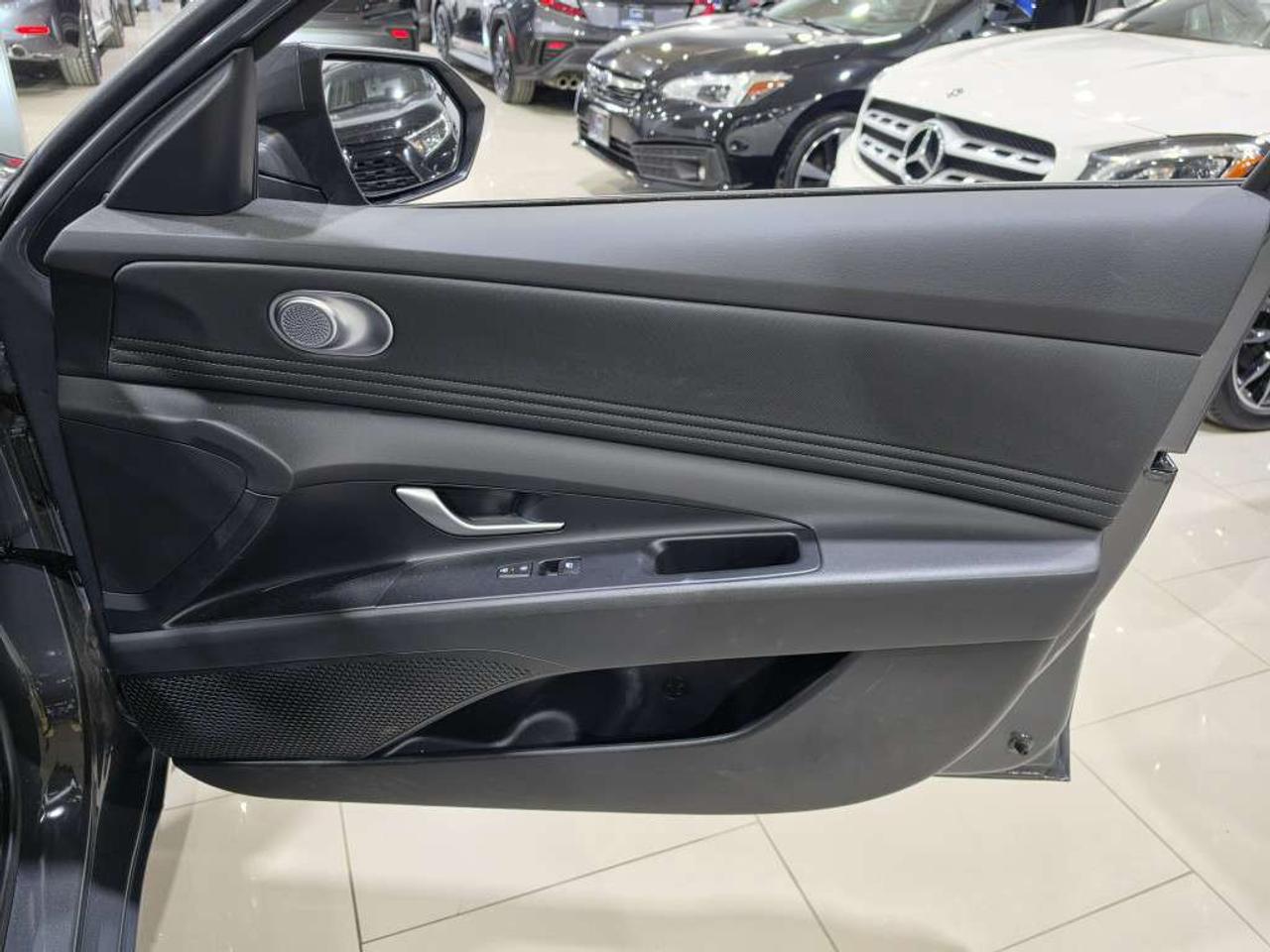 2025 Hyundai Elantra PREFERRED W/TECH NO ACCIDENT ONE OWNER ONTARIO VEHICLE Photo