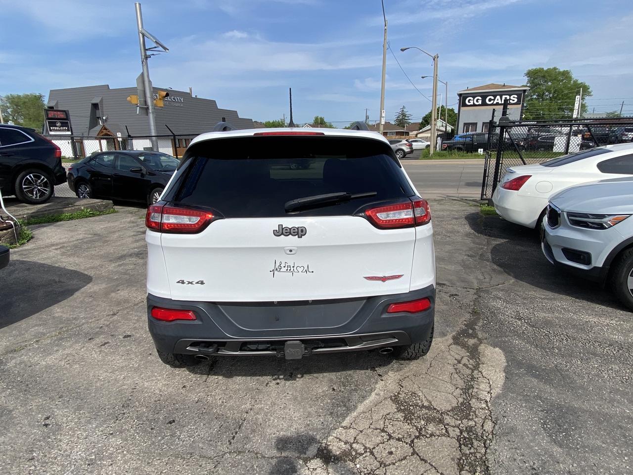 2016 Jeep Cherokee 4WD 4dr Trailhawk Photo3