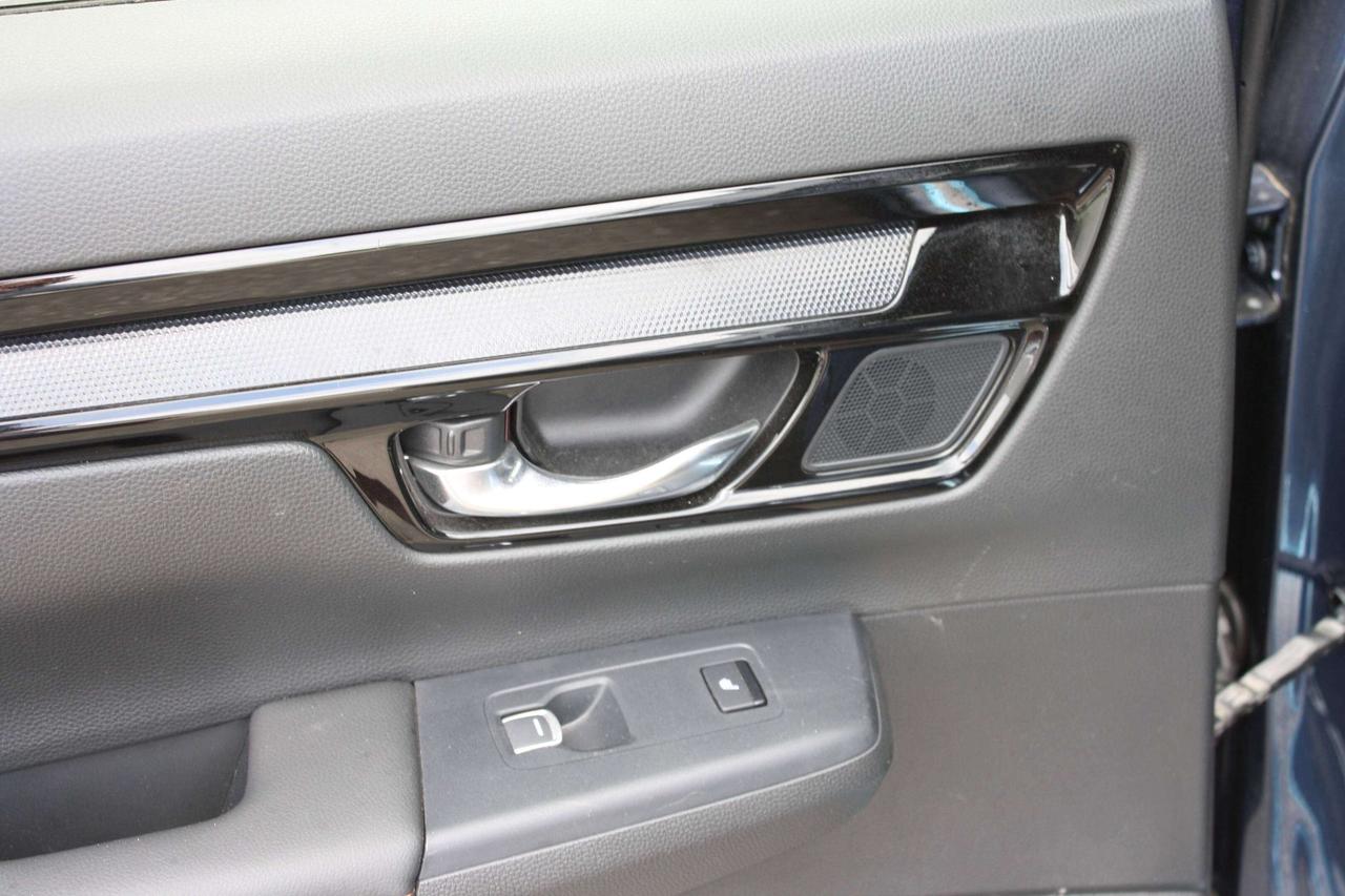 2025 Honda CR-V Hybrid Touring AWD Photo