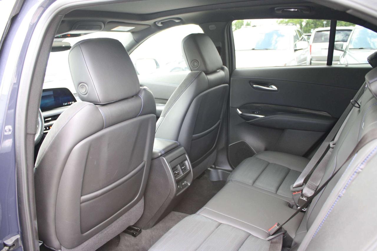 2024 Cadillac XT4 AWD 4dr Sport Photo