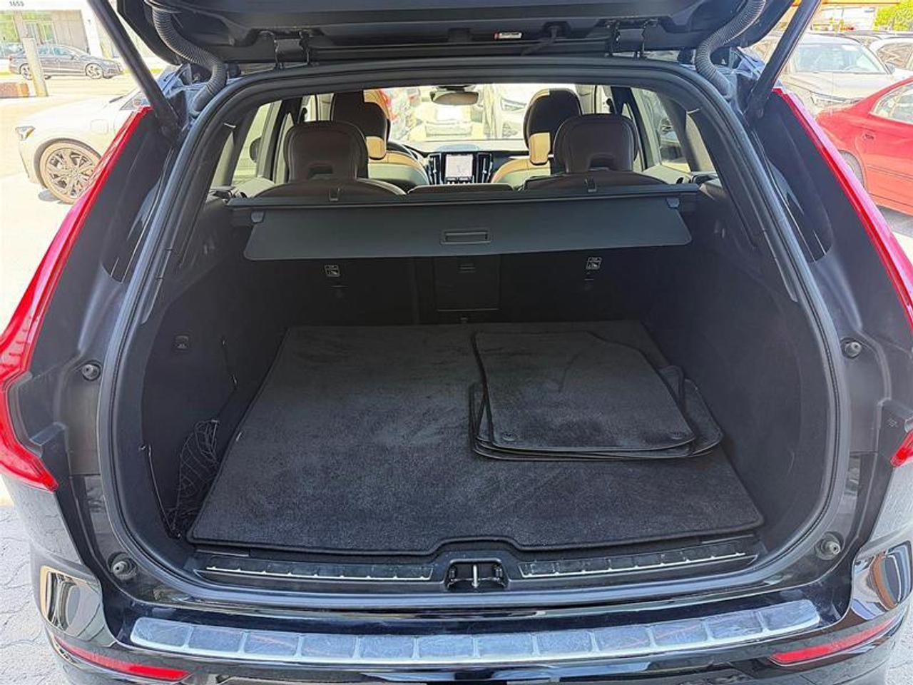 2024 Volvo XC60 Recharge T8 Plus   PHEV   HK Audio   Low KM   AWD Photo