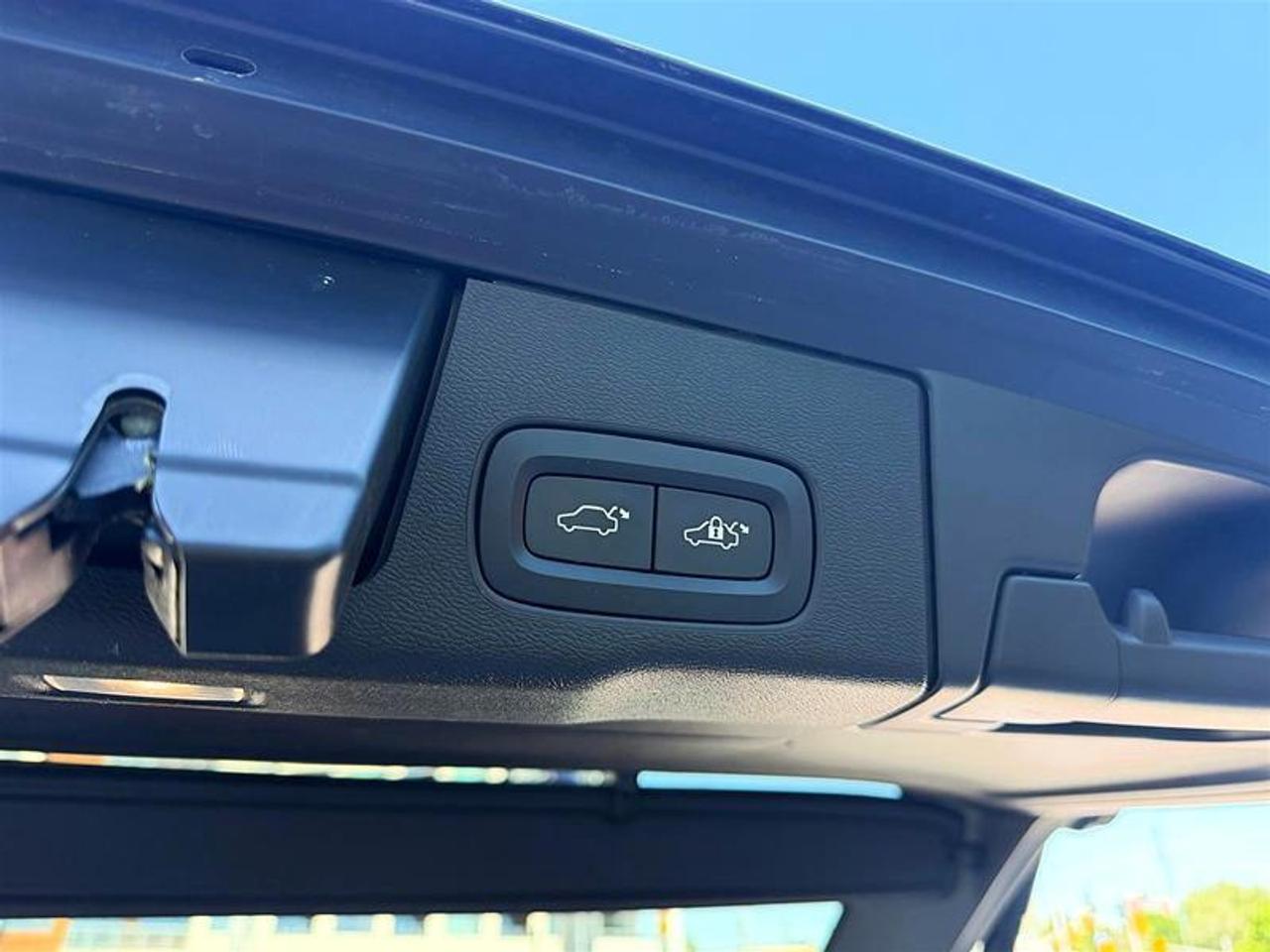 2024 Volvo XC60 Recharge T8 Plus   PHEV   HK Audio   Low KM   AWD Photo