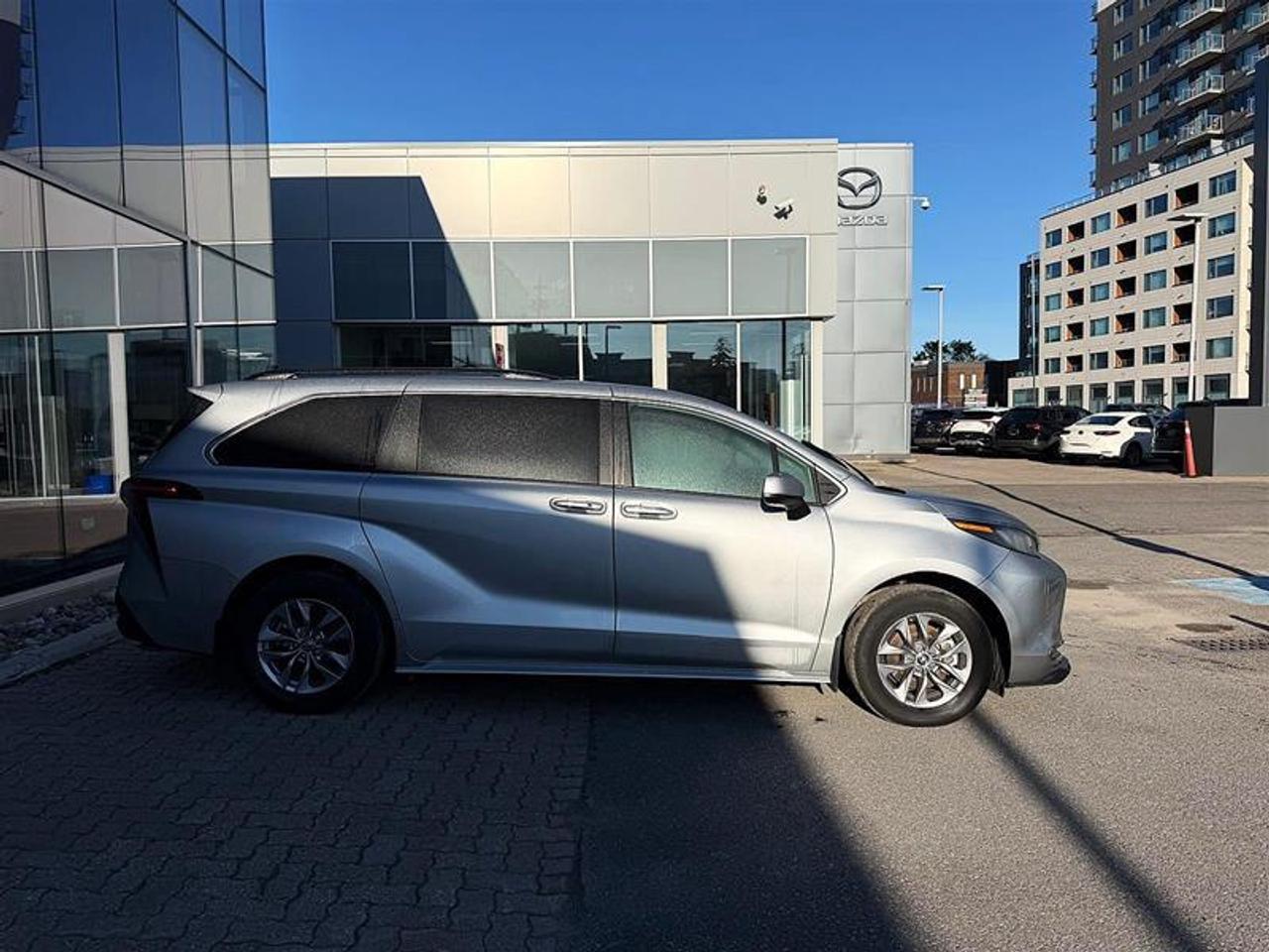 2024 Toyota Sienna XLE 8-Pass   Hybrid   Clean   1 Owner Photo