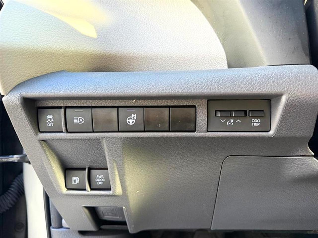 2024 Toyota Sienna XLE 8-Pass   Hybrid   Clean   1 Owner Photo