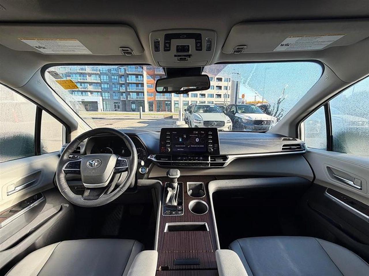 2024 Toyota Sienna XLE 8-Pass   Hybrid   Clean   1 Owner Photo