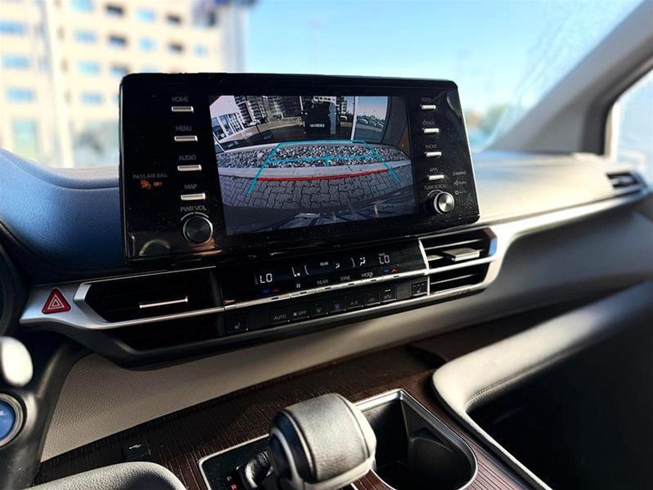 2024 Toyota Sienna XLE 8-Pass   Hybrid   Clean   1 Owner Photo