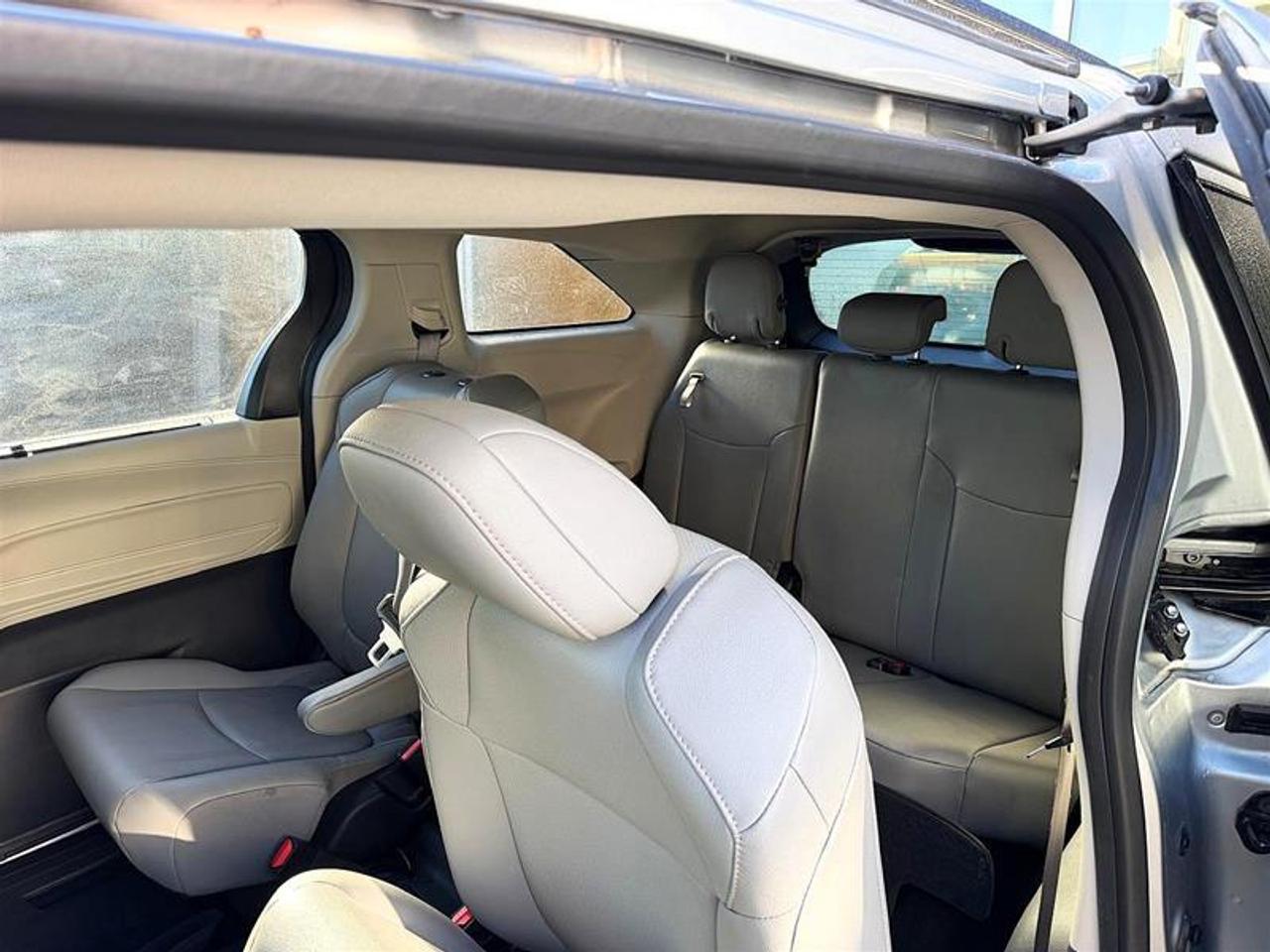 2024 Toyota Sienna XLE 8-Pass   Hybrid   Clean   1 Owner Photo