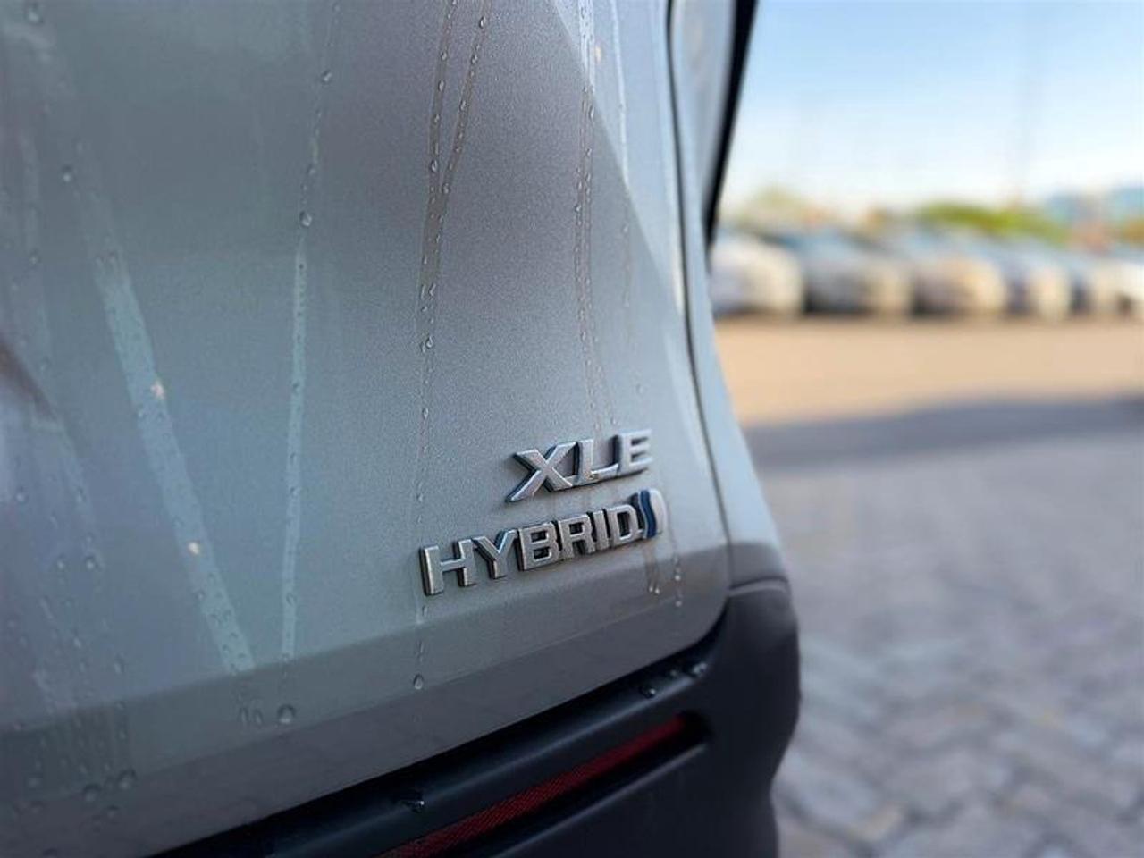 2024 Toyota Sienna XLE 8-Pass   Hybrid   Clean   1 Owner Photo
