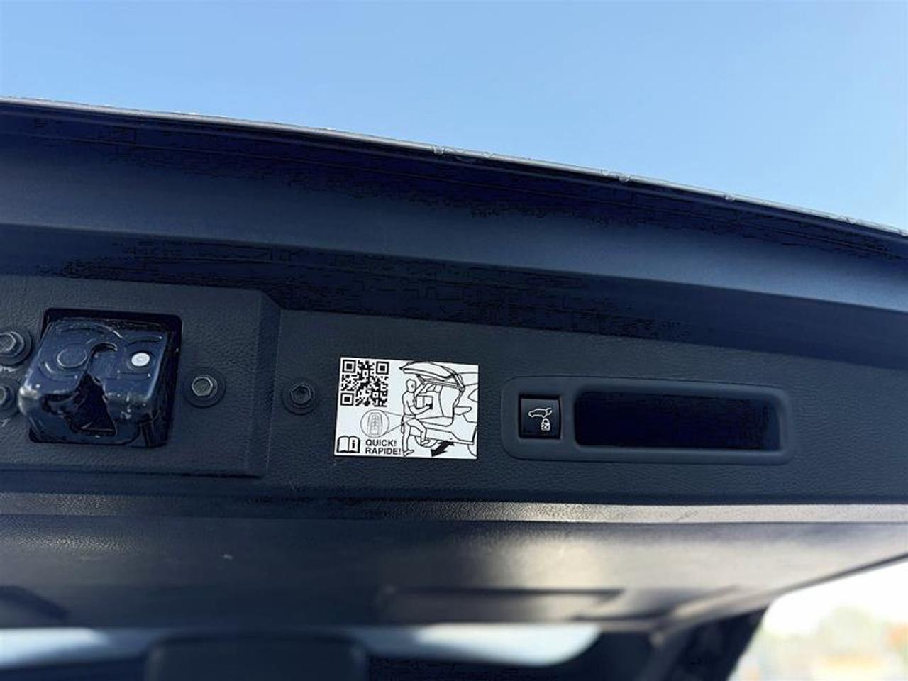 2024 Toyota Sienna XLE 8-Pass   Hybrid   Clean   1 Owner Photo