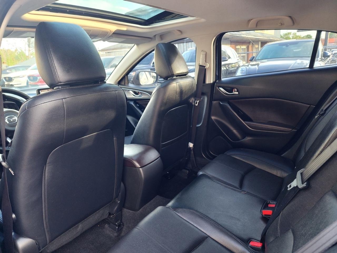 2017 Mazda MAZDA3 GT Hatchback Photo