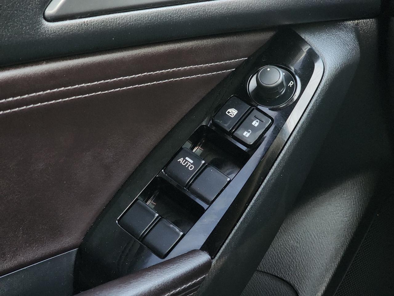 2017 Mazda MAZDA3 GT Hatchback Photo