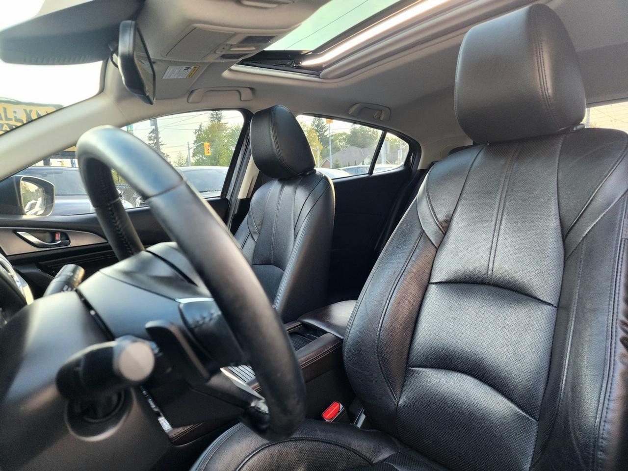 2017 Mazda MAZDA3 GT Hatchback Photo