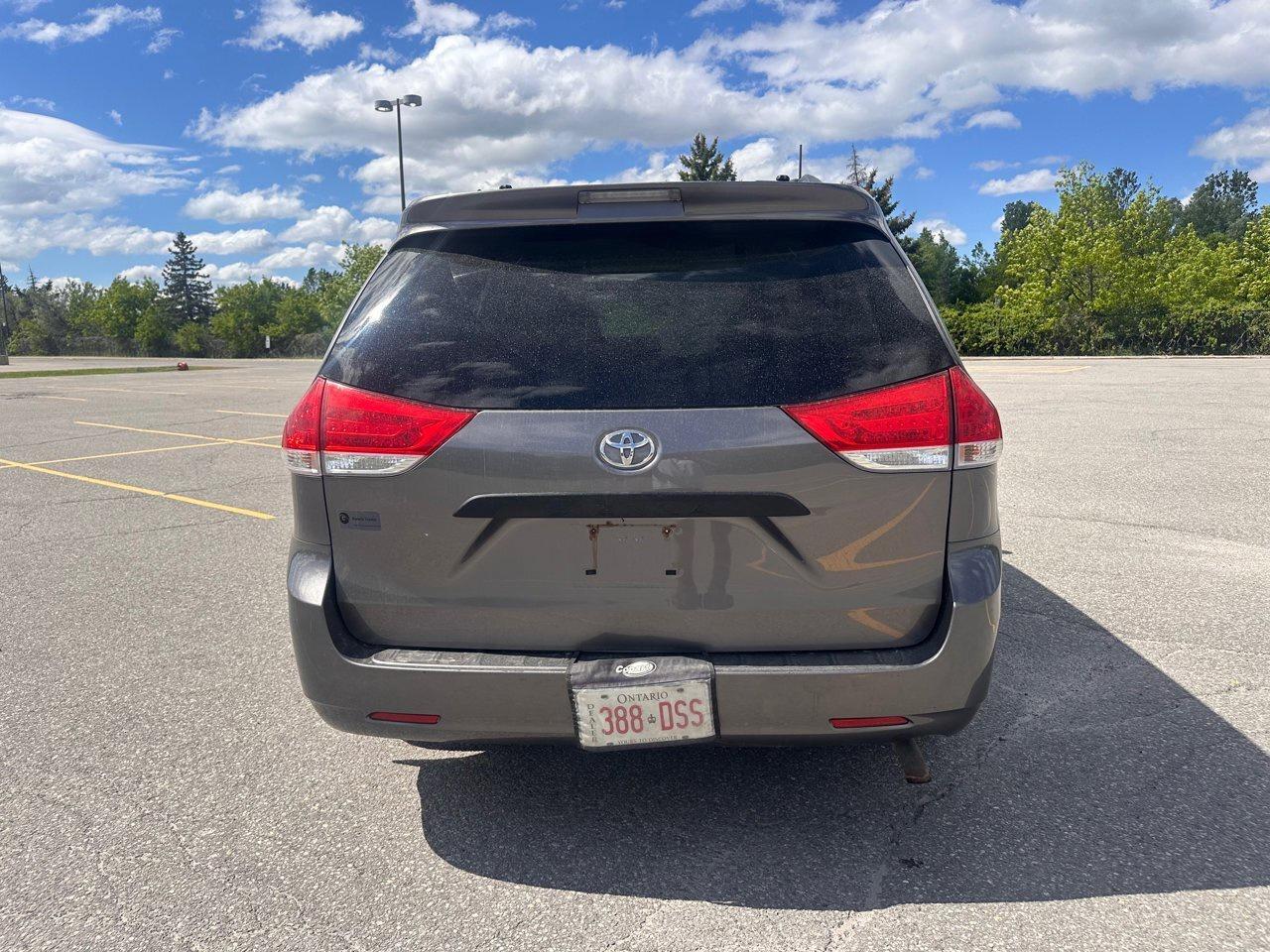 2011 Toyota Sienna BASE Photo