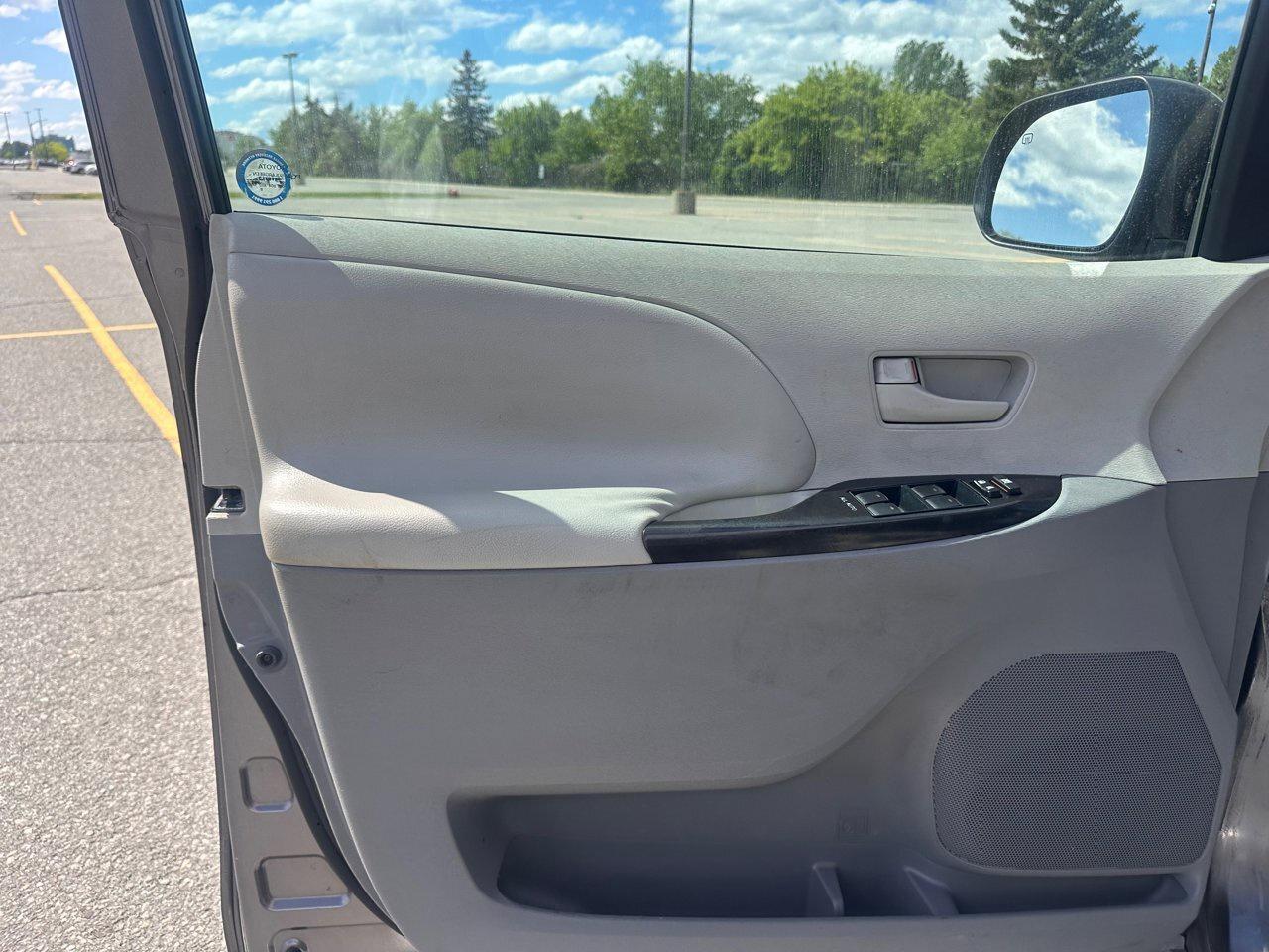2011 Toyota Sienna BASE Photo