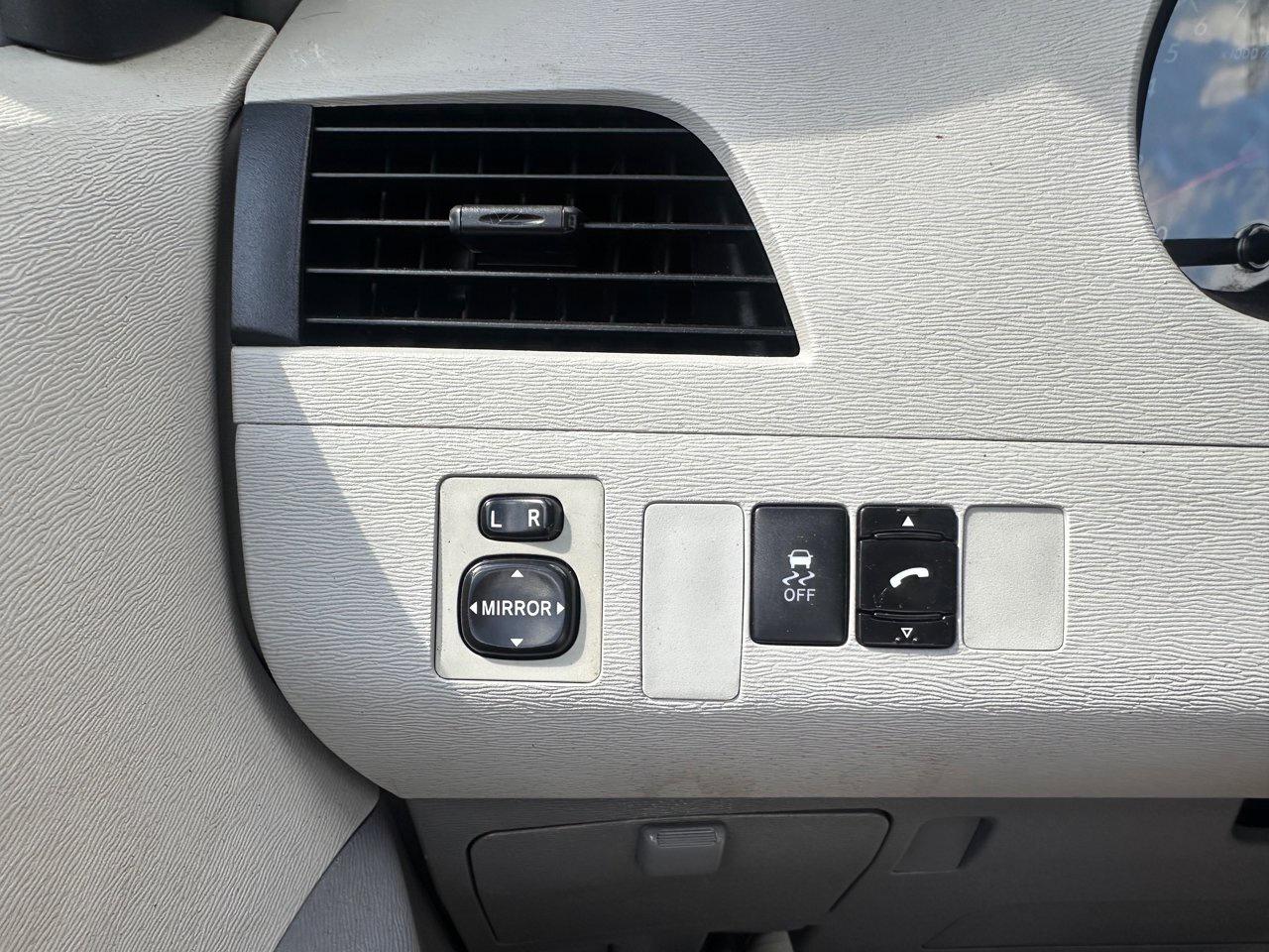 2011 Toyota Sienna BASE Photo