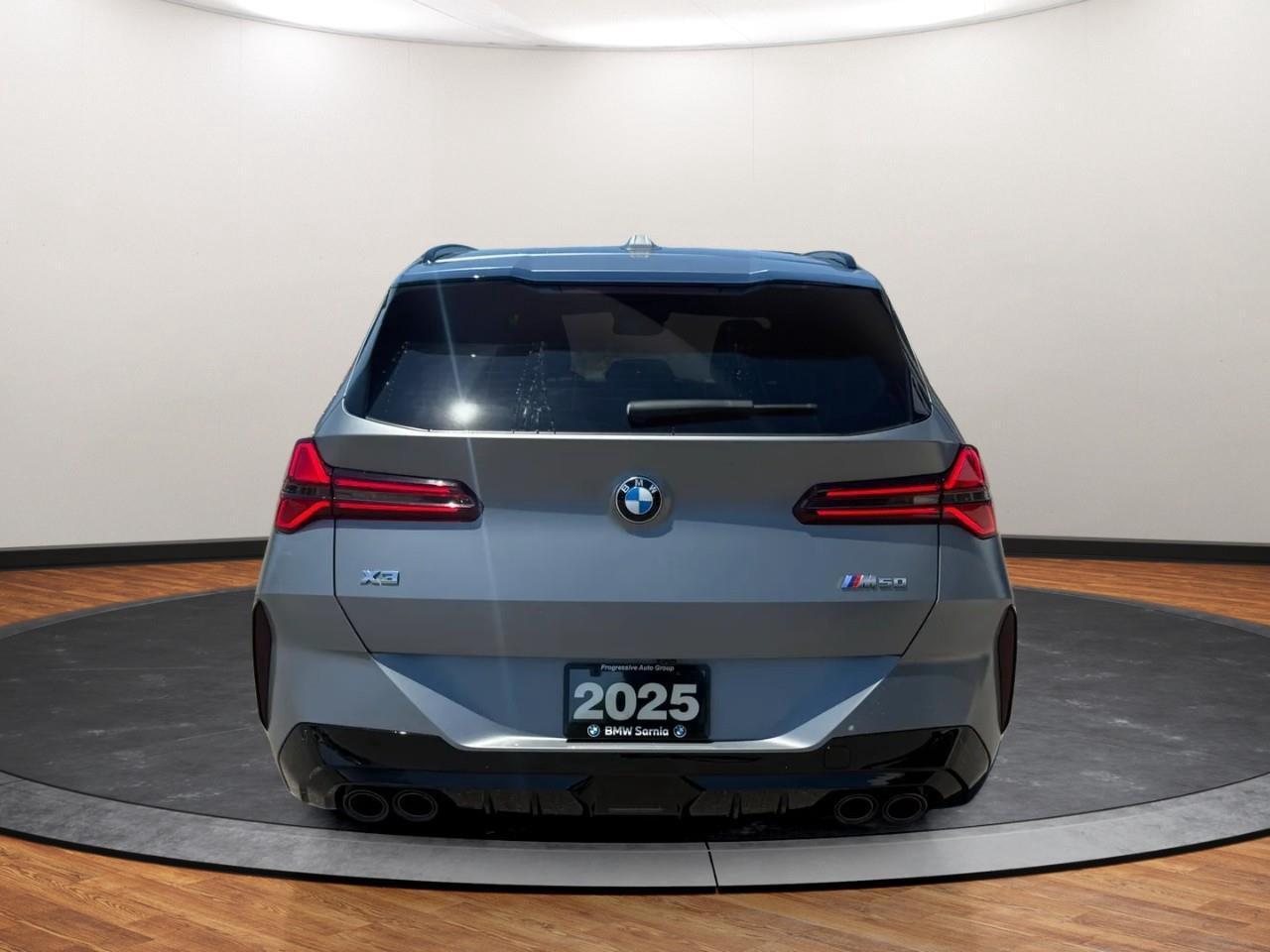 2025 BMW X3 M50 xDrive Photo3