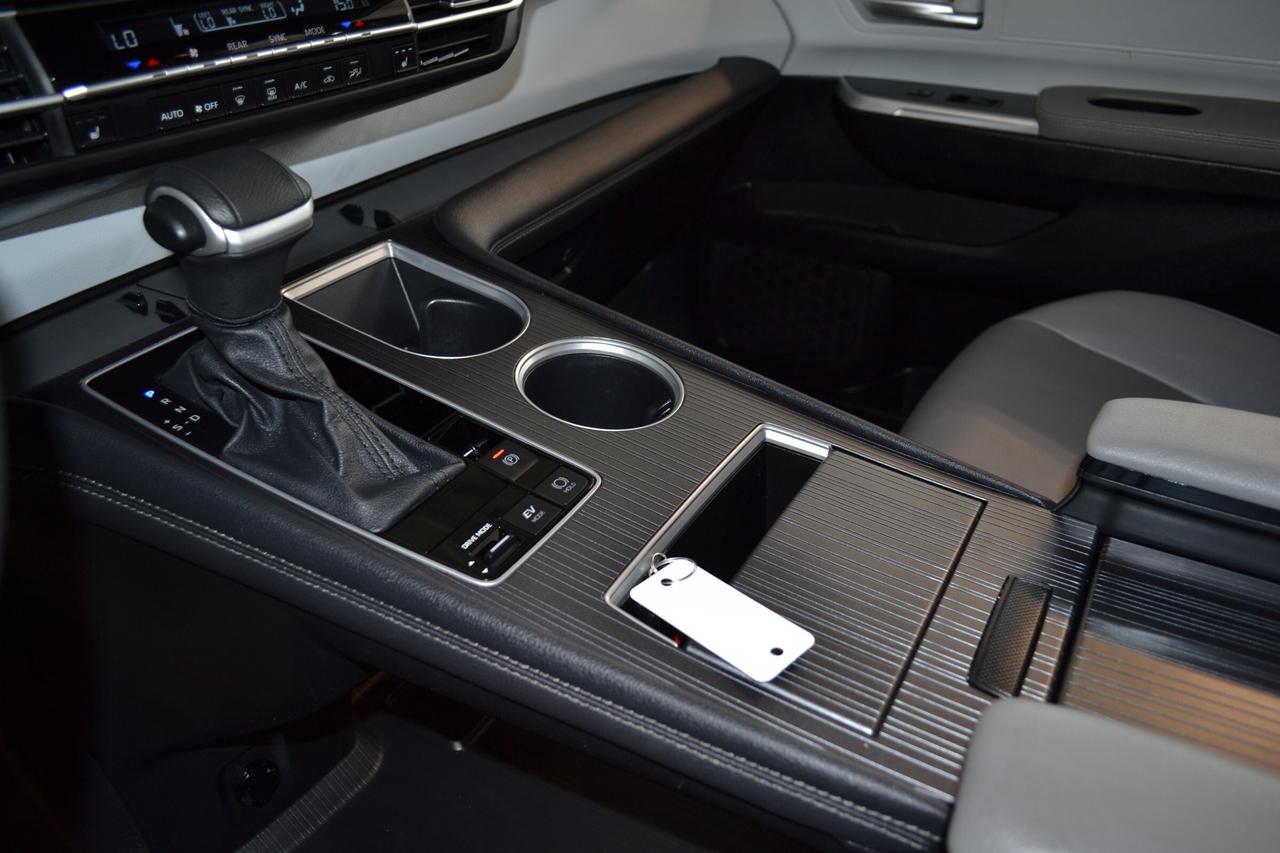 2025 Toyota Sienna XLE 8-Passenger Photo