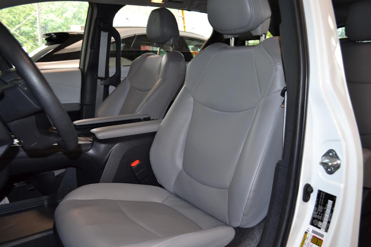 2025 Toyota Sienna XLE 8-Passenger Photo