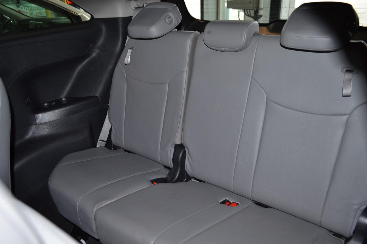 2025 Toyota Sienna XLE 8-Passenger Photo
