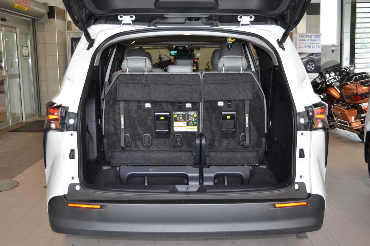 2025 Toyota Sienna XLE 8-Passenger Photo