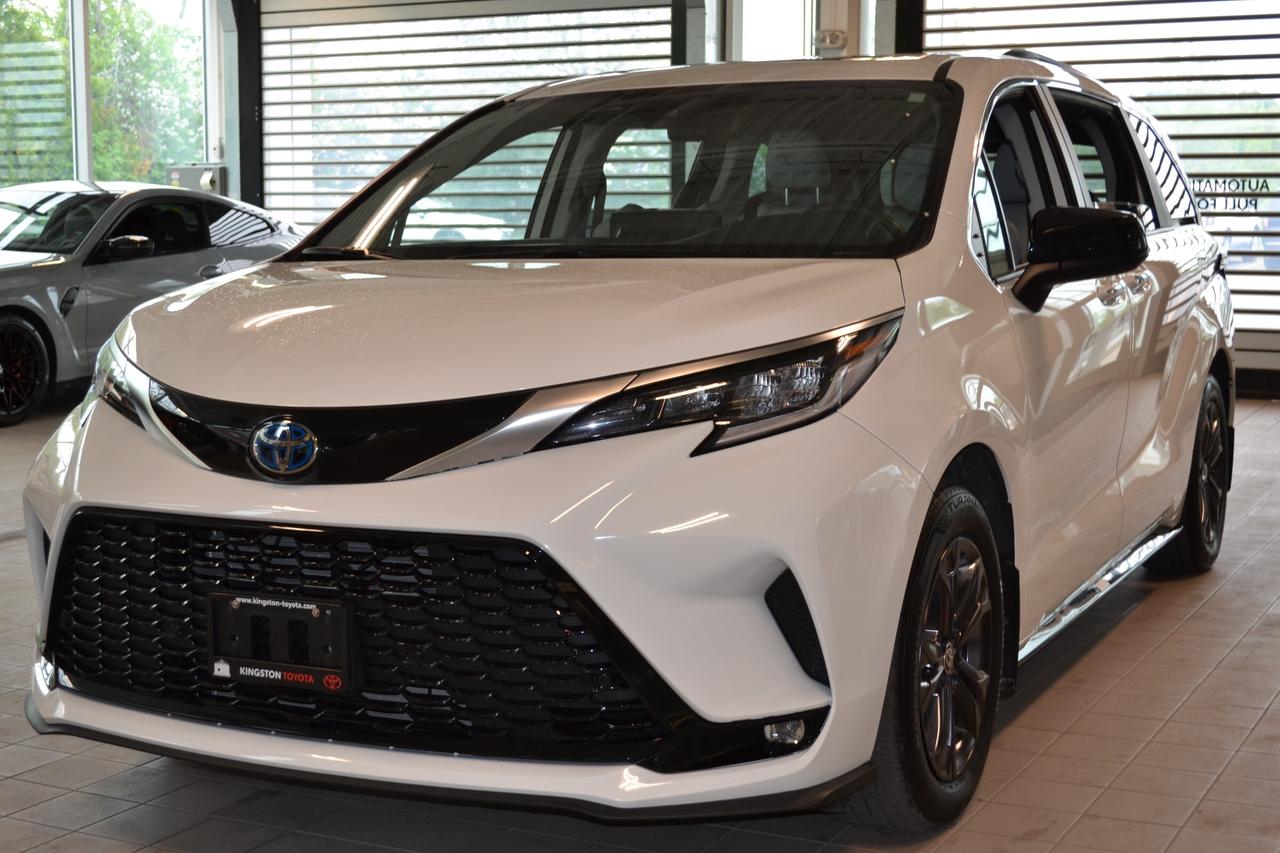 2024 Toyota Sienna XSE 7-Passenger Photo0