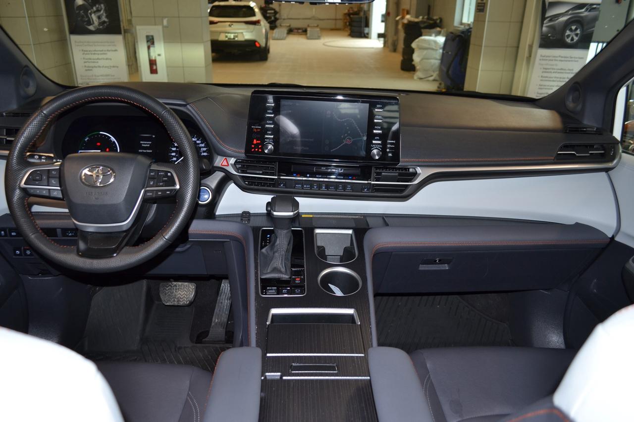 2024 Toyota Sienna XSE 7-Passenger Photo
