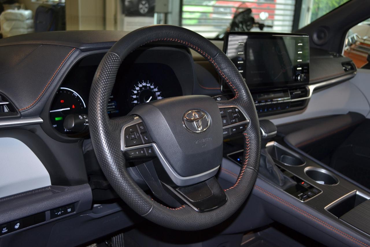 2024 Toyota Sienna XSE 7-Passenger Photo