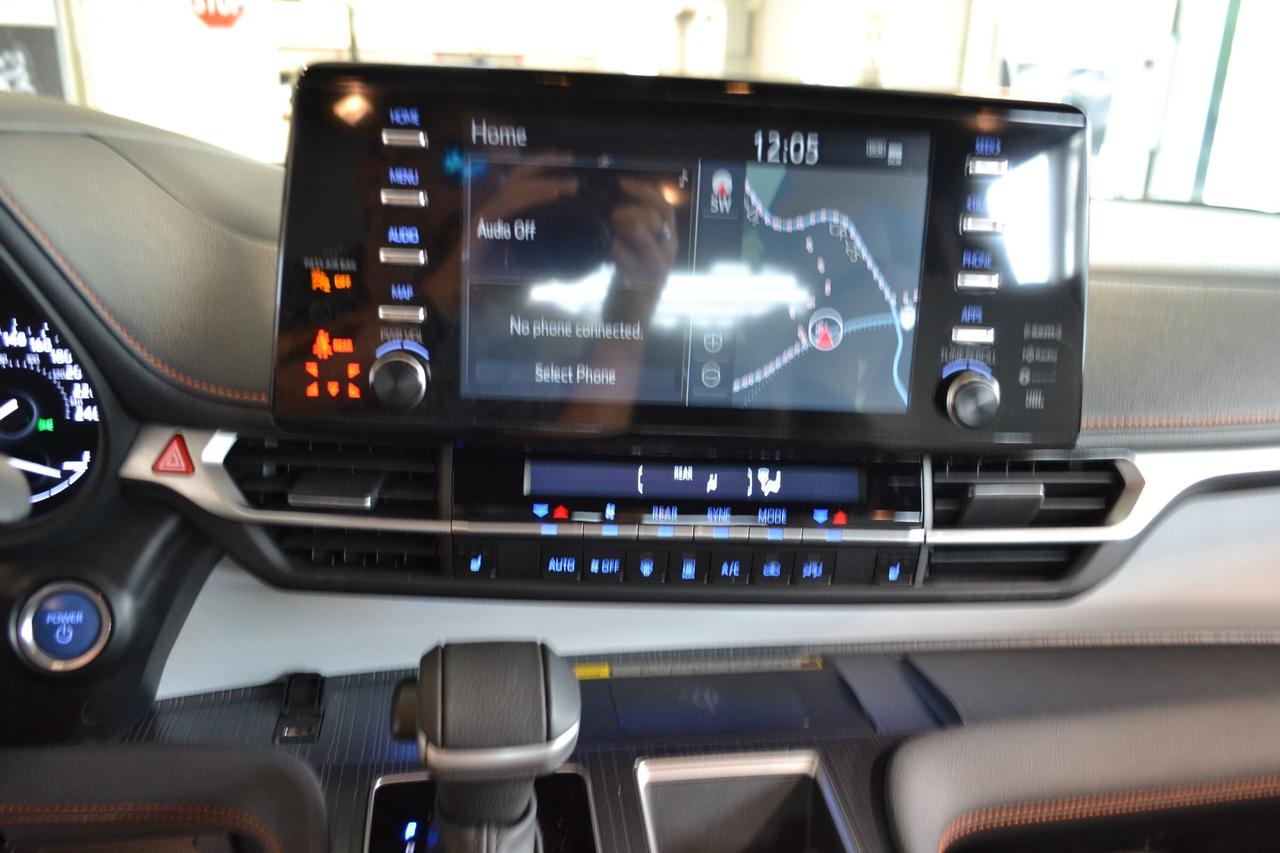 2024 Toyota Sienna XSE 7-Passenger Photo