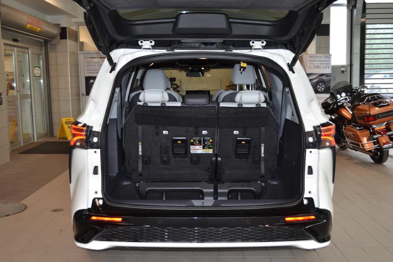 2024 Toyota Sienna XSE 7-Passenger Photo