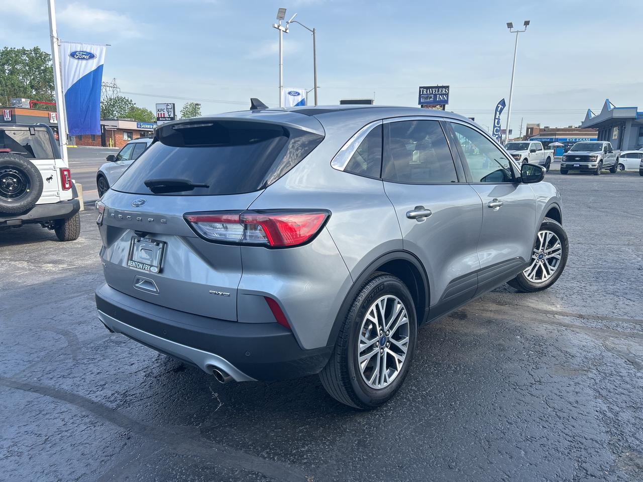 2022 Ford Escape SEL AWD 1.5L TECH PKG LANE KEEP HANDSFREE LIFTGATE Photo4