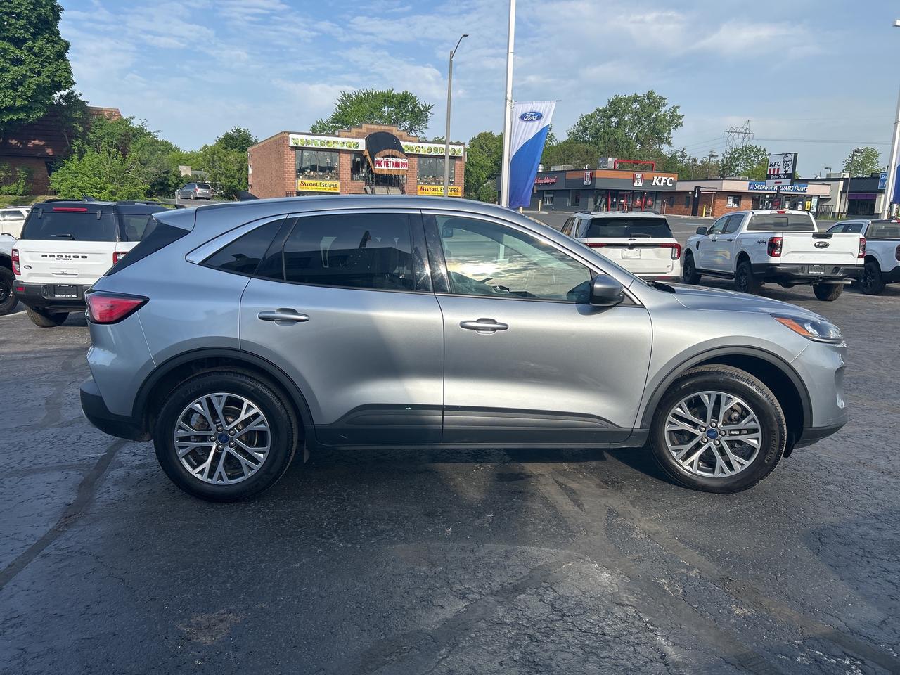 2022 Ford Escape SEL AWD 1.5L TECH PKG LANE KEEP HANDSFREE LIFTGATE Photo