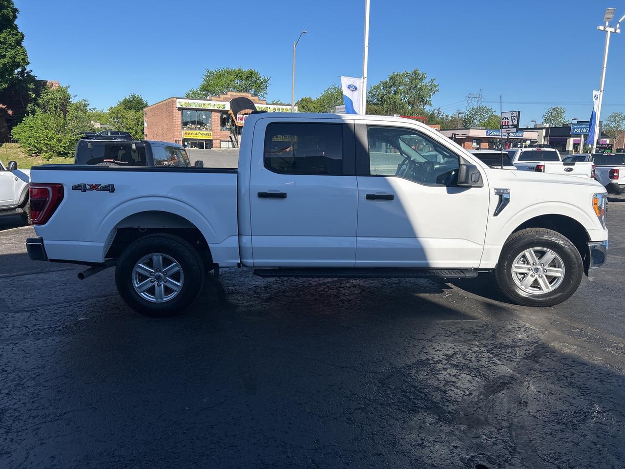 2022 Ford F-150 XLT 3.3L 4X4 TOW PKG VINYL FLOORING UNDER $8000 KM Photo