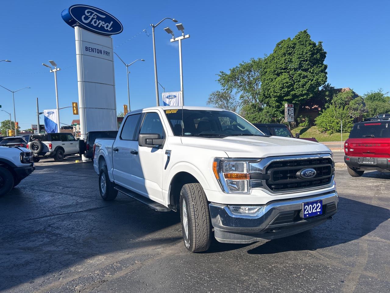 2022 Ford F-150 XLT 3.3L 4X4 TOW PKG VINYL FLOORING UNDER $8000 KM Photo