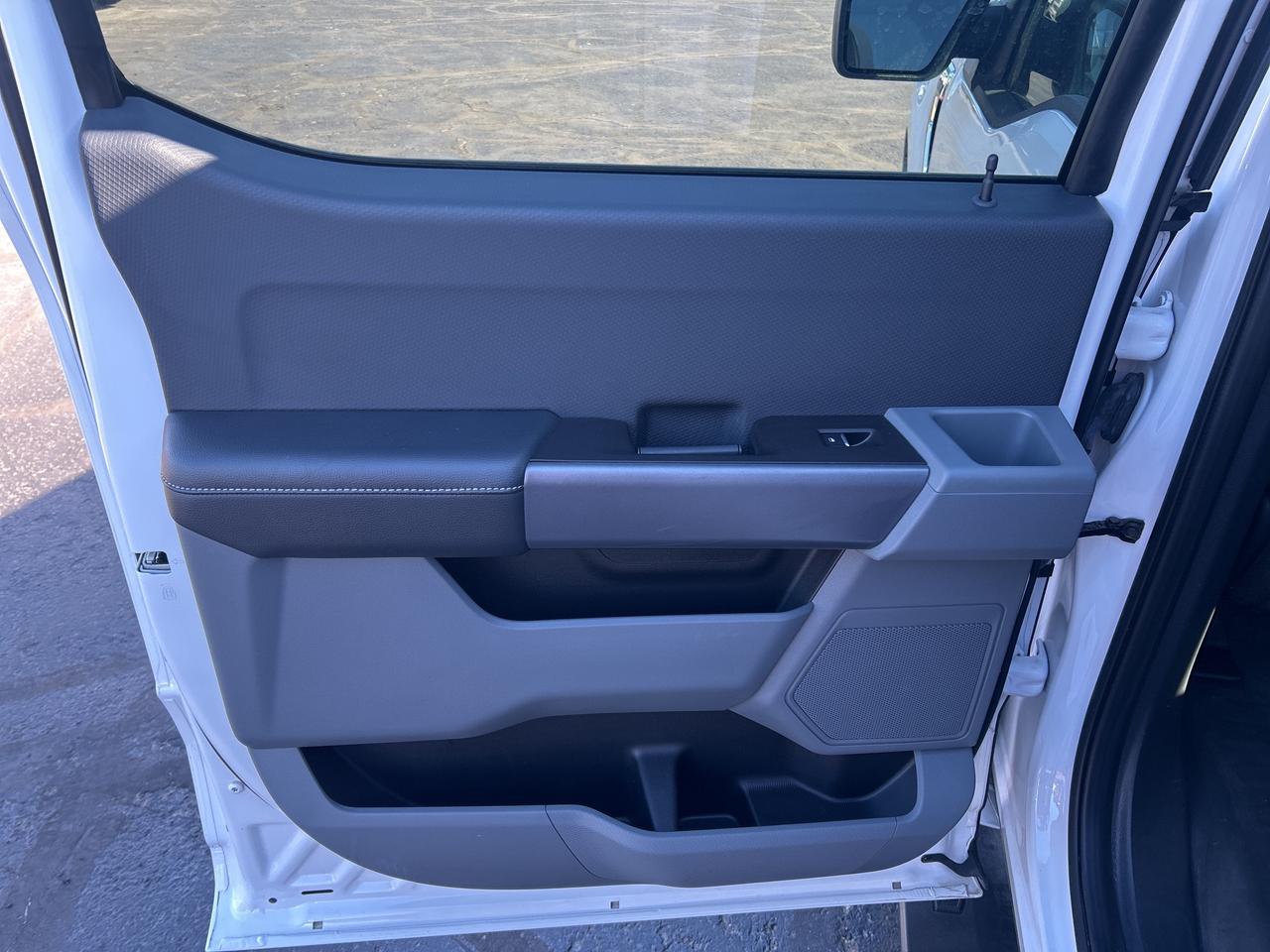 2022 Ford F-150 XLT 3.3L 4X4 TOW PKG VINYL FLOORING UNDER $8000 KM Photo