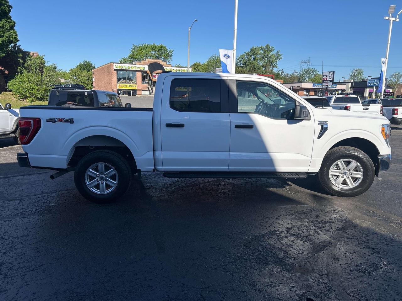 2022 Ford F-150 XLT 3.3L 4X4 TOW PKG VINYL FLOORING 12000 KMS! Photo