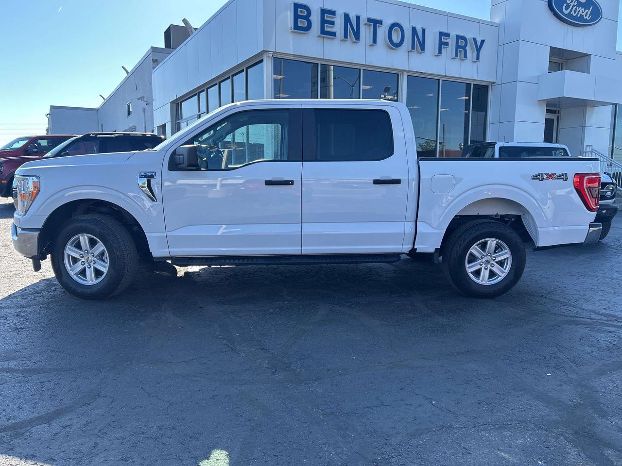 2022 Ford F-150 XLT 3.3L 4X4 TOW PKG VINYL FLOORING 12000 KMS! Photo