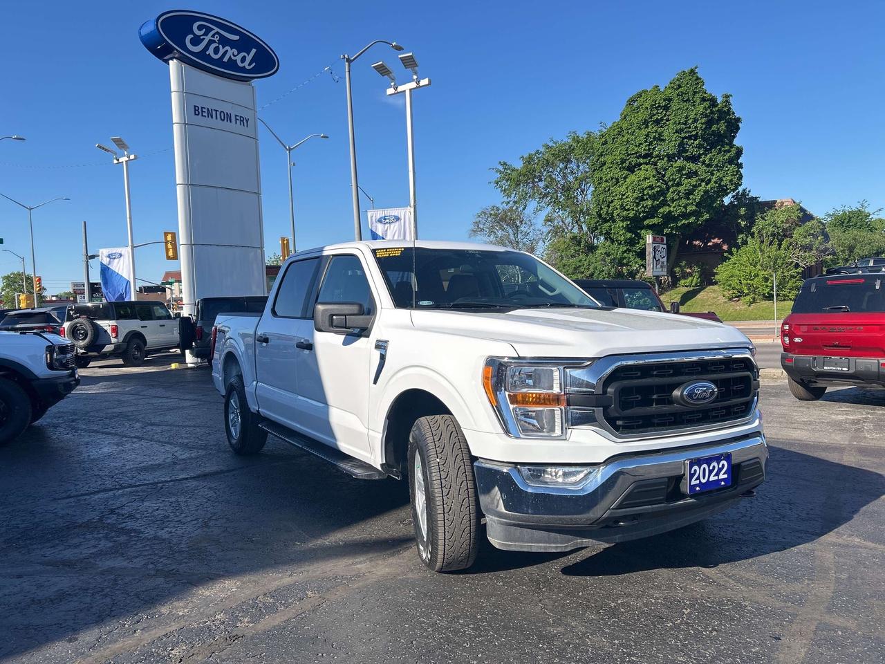 2022 Ford F-150 XLT 3.3L 4X4 TOW PKG VINYL FLOORING 12000 KMS! Photo