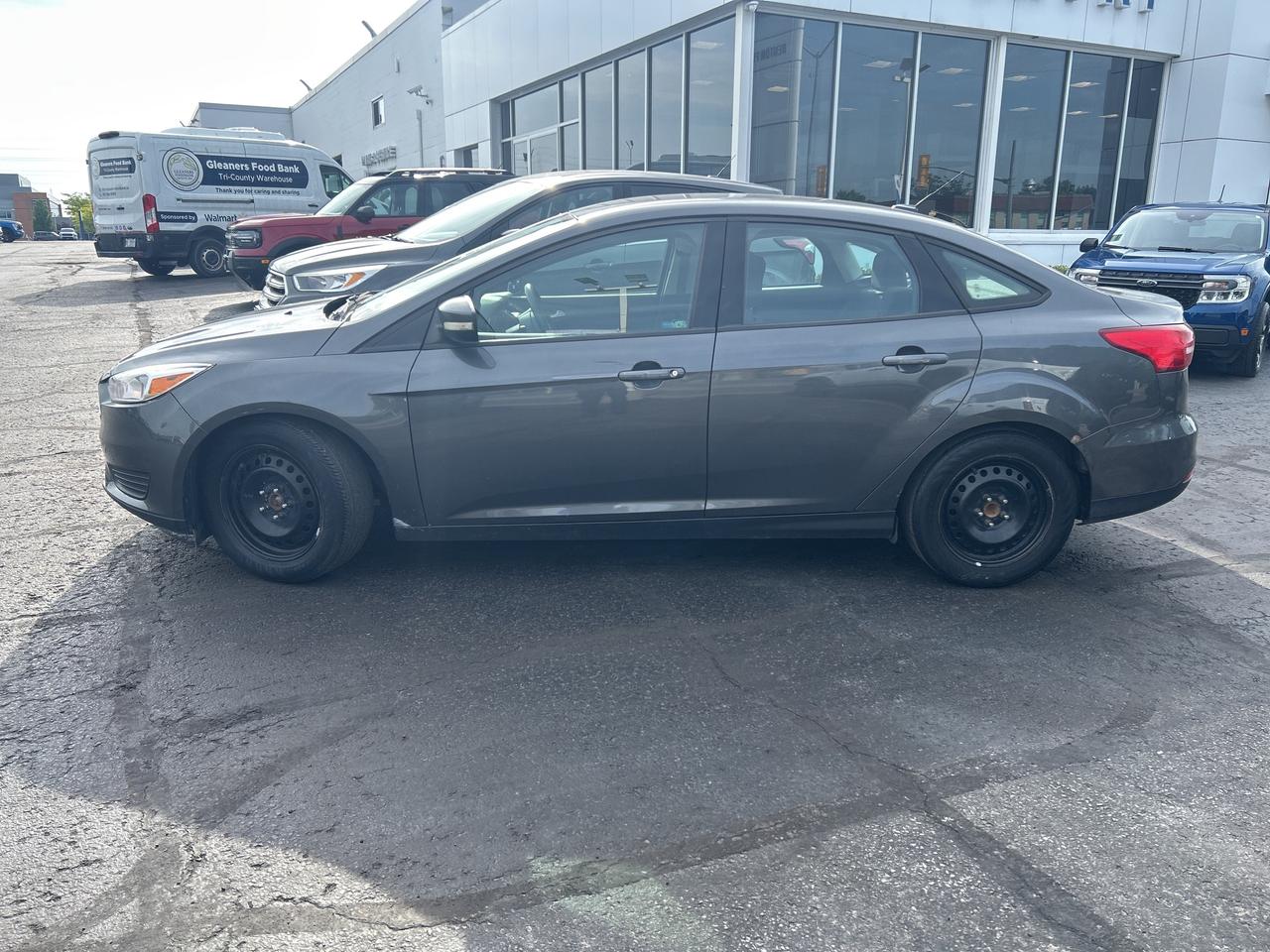 2017 Ford Focus SE 2.0L HEATED SEATS LOW KMS ONLY 110,500KM! Photo