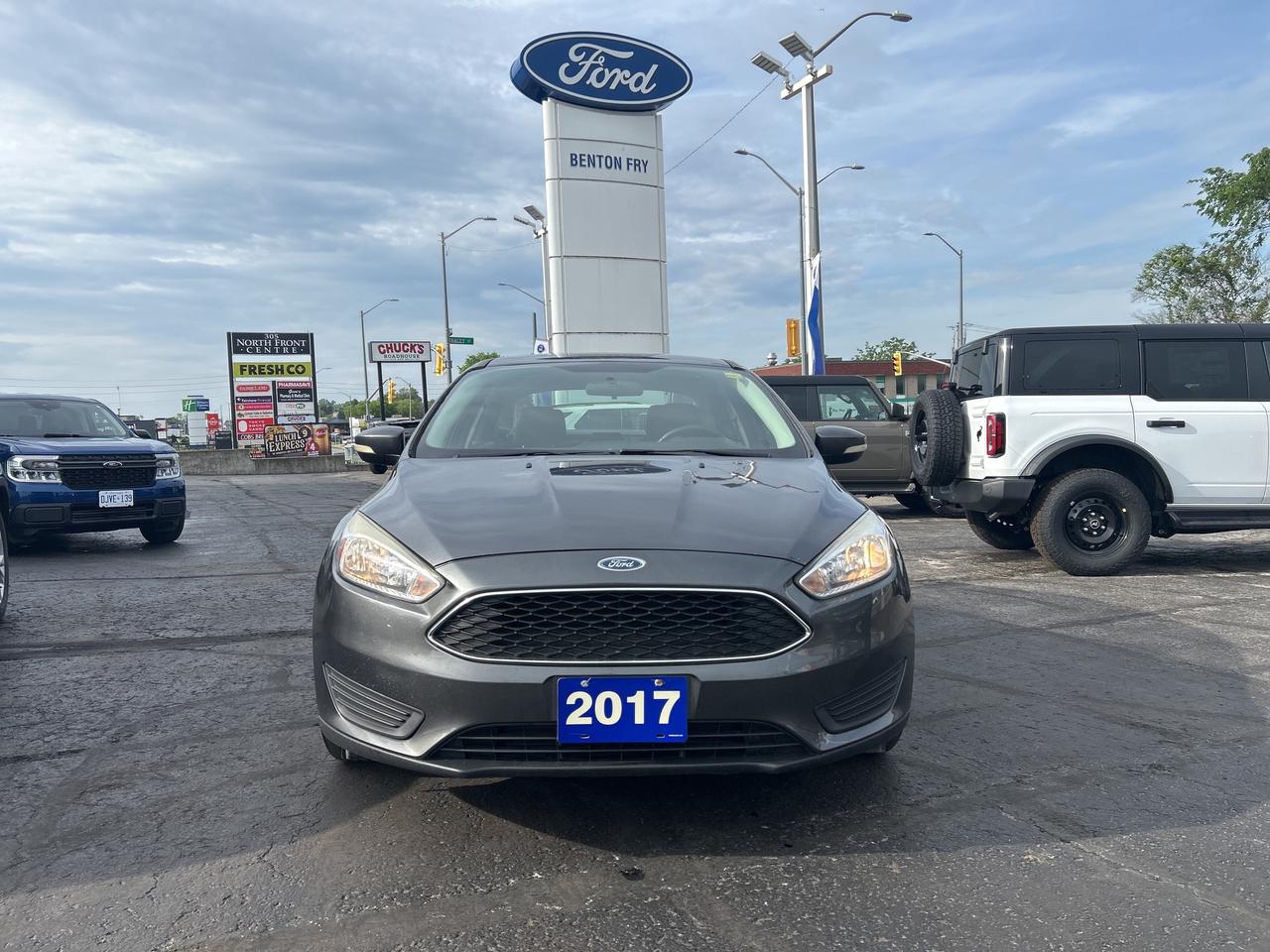 2017 Ford Focus SE 2.0L HEATED SEATS LOW KMS ONLY 110,500KM! Photo